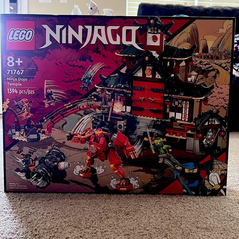 Lego ninjago set. Ninja dojo temple